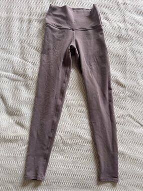 Alo High-Waist Leggings in Dusty Mauve